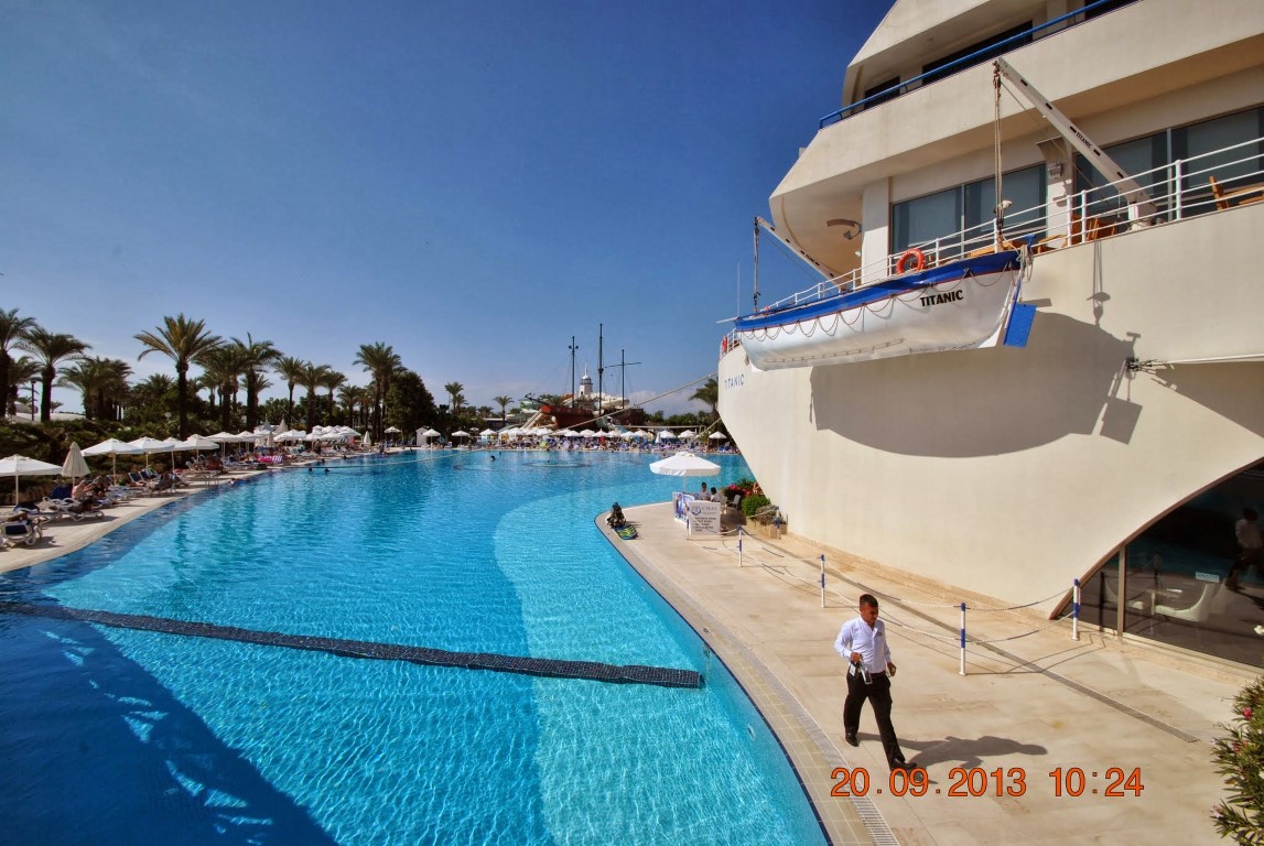 imagini hotel TITANIC LARA